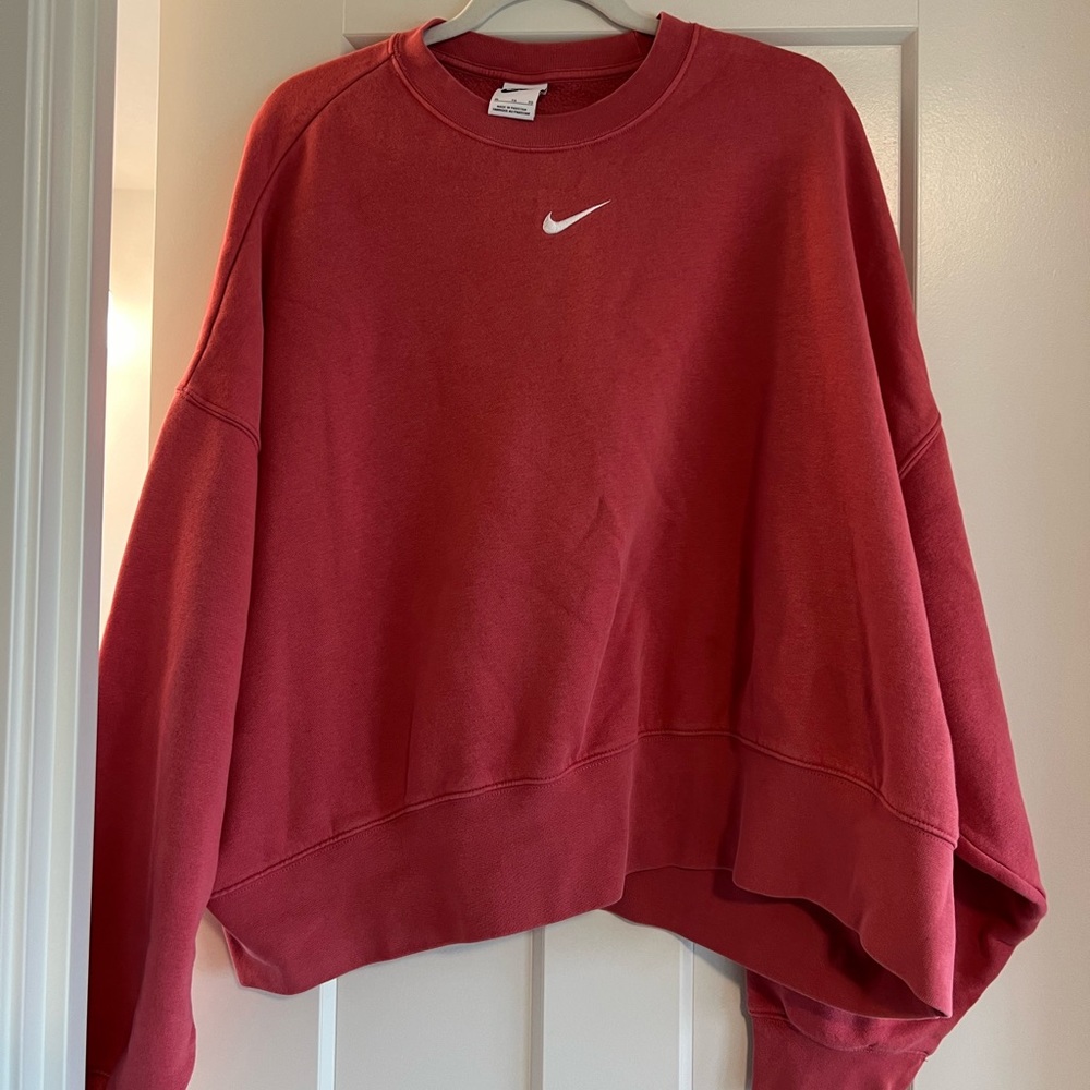 Super soft Nike Cropped reddish pink sweatshirt. Size XL. Worn once